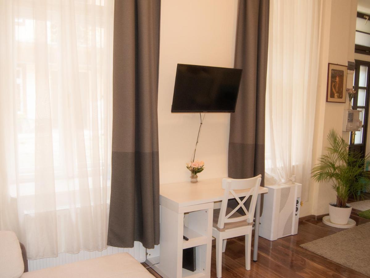 Broadway Center, Fully Equipped, 4 Person Apartment *