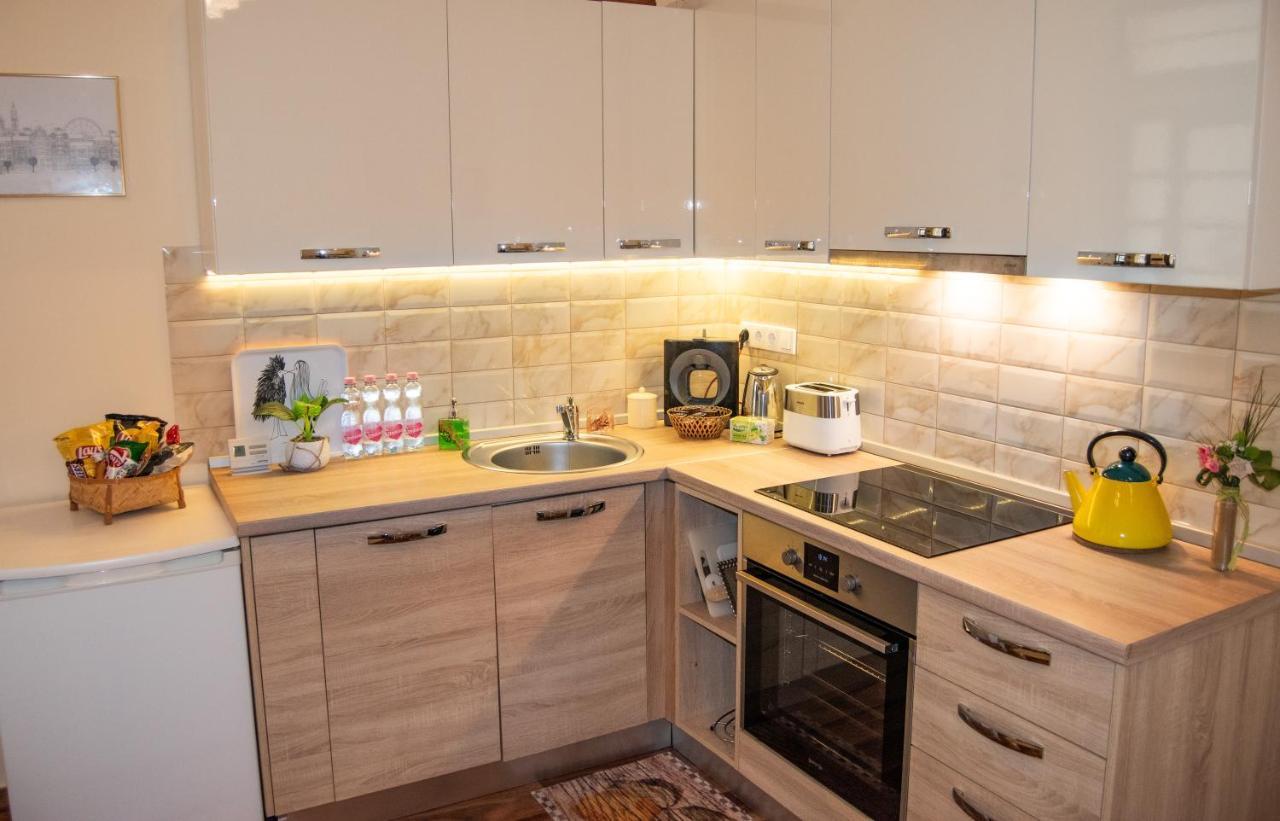 Broadway Center, Fully Equipped, 4 Person Apartment Budapest